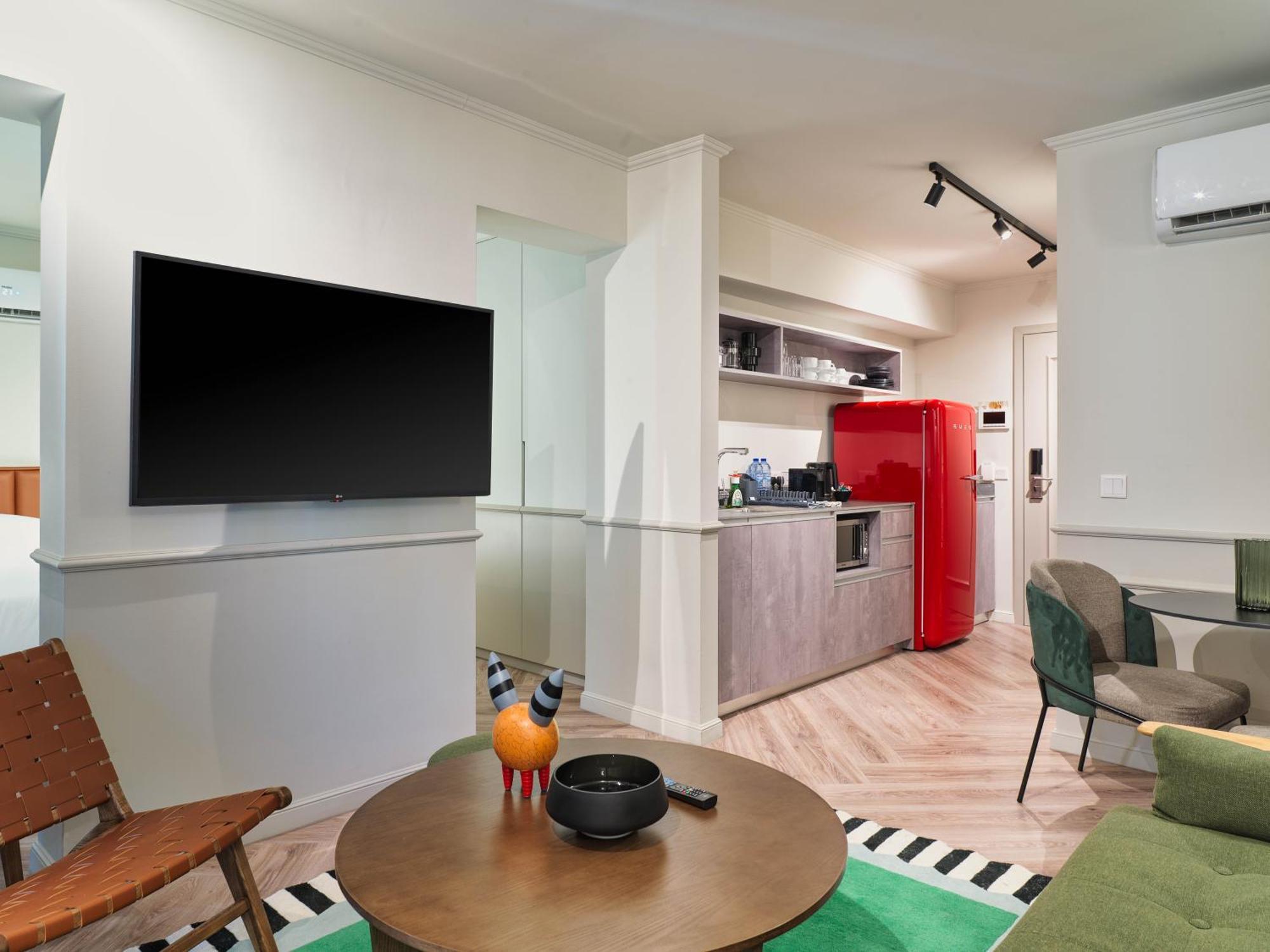 Liv The City Suites Adults Only ラルナカ エクステリア 写真
